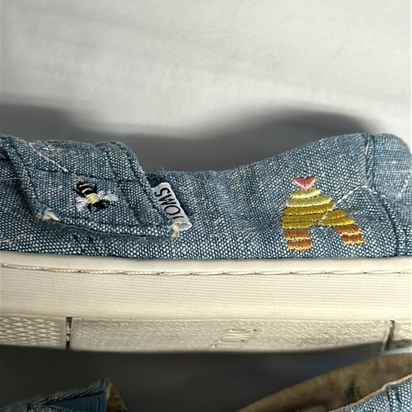 Toms - Classic Alpargata canvas shoe with embroidered bee design - Picture 4 of 6